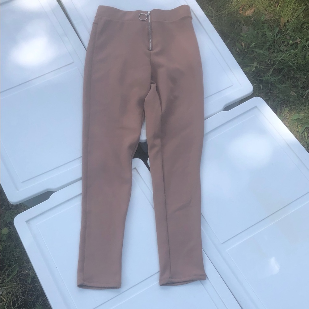 3/$30🌼 Tan colour pants